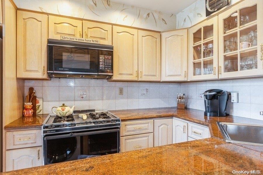 159-6 Cross Island Pkwy unit 6-24, Whitestone, NY 11357 - photo 1