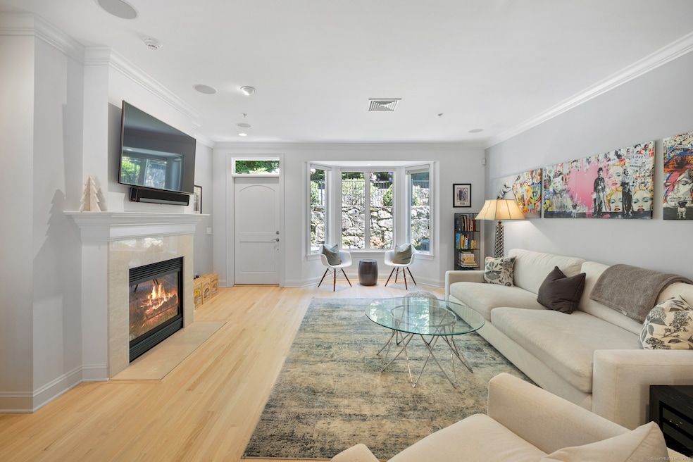 Light and bright luxury condo