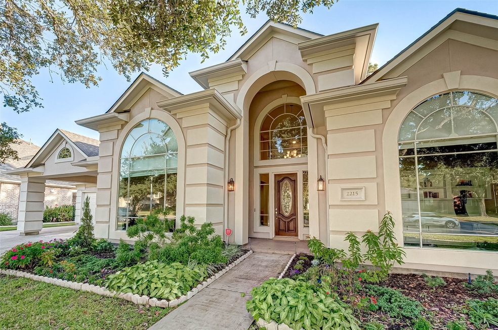 Welcome to 2215 Long Cove Circle in the gated Cinc