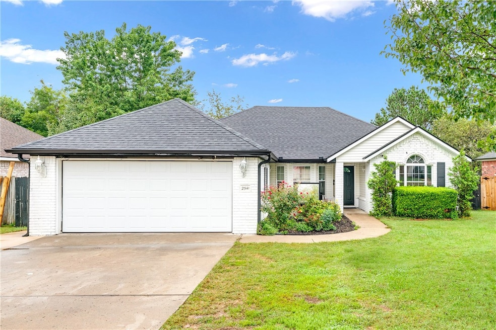 2541 Appleglen, Springdale, AR 72764 - photo 1