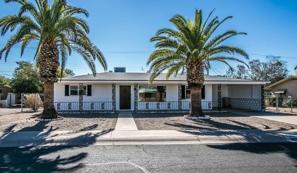 2 Bed/2 Bath + Den in Dreamland Villa!
