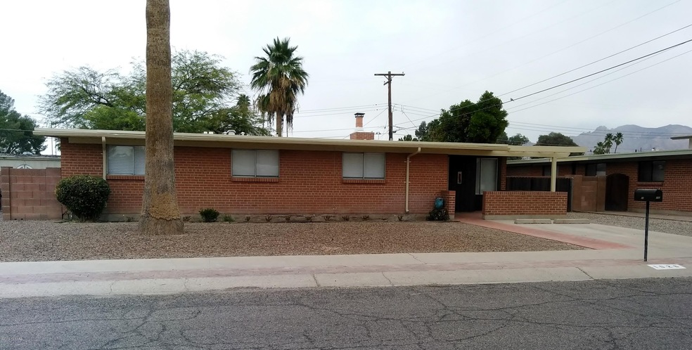1026 W. Navajo St (25)