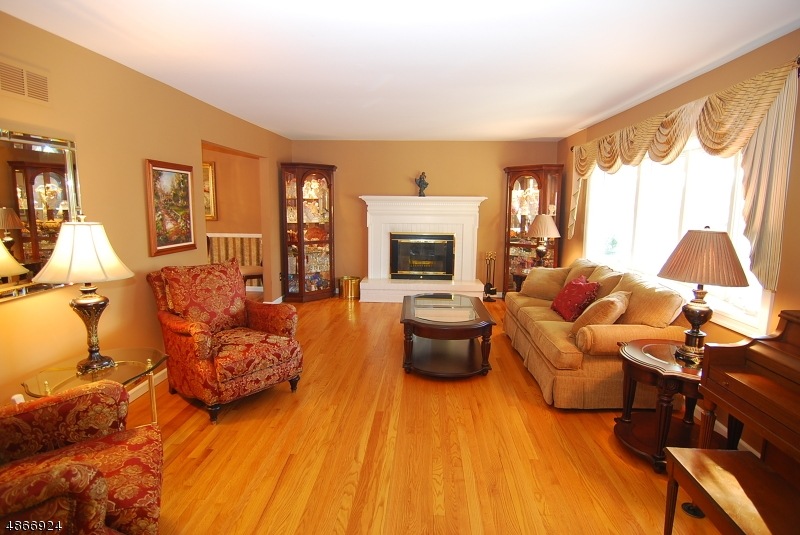 43 Hunterdon Blvd, New Providence, NJ 07974 - photo 1