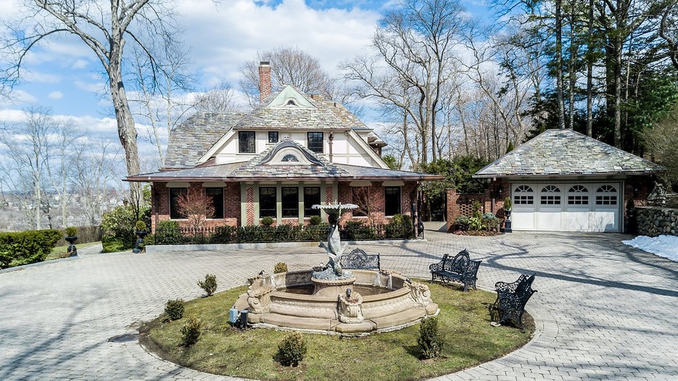 108 Woodchester Dr, Chestnut Hill, MA 02467 - photo 1