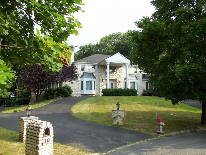 10 Headley Ct, Denville, NJ 07834 - photo 1