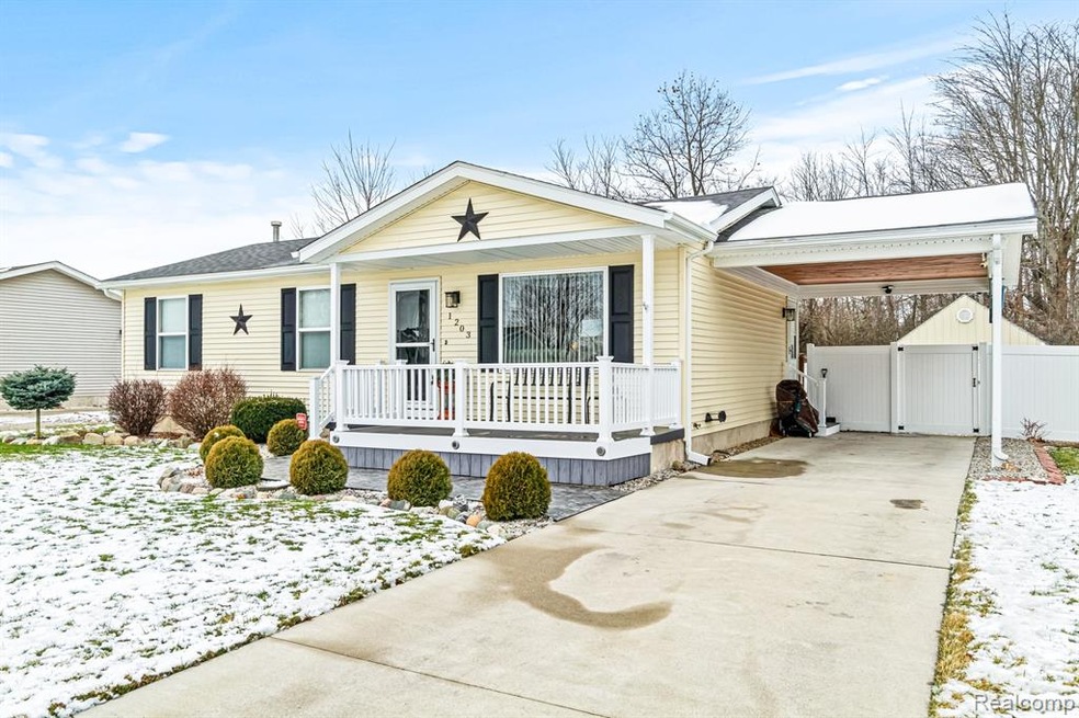 1203 Quain Lane-3.jpg