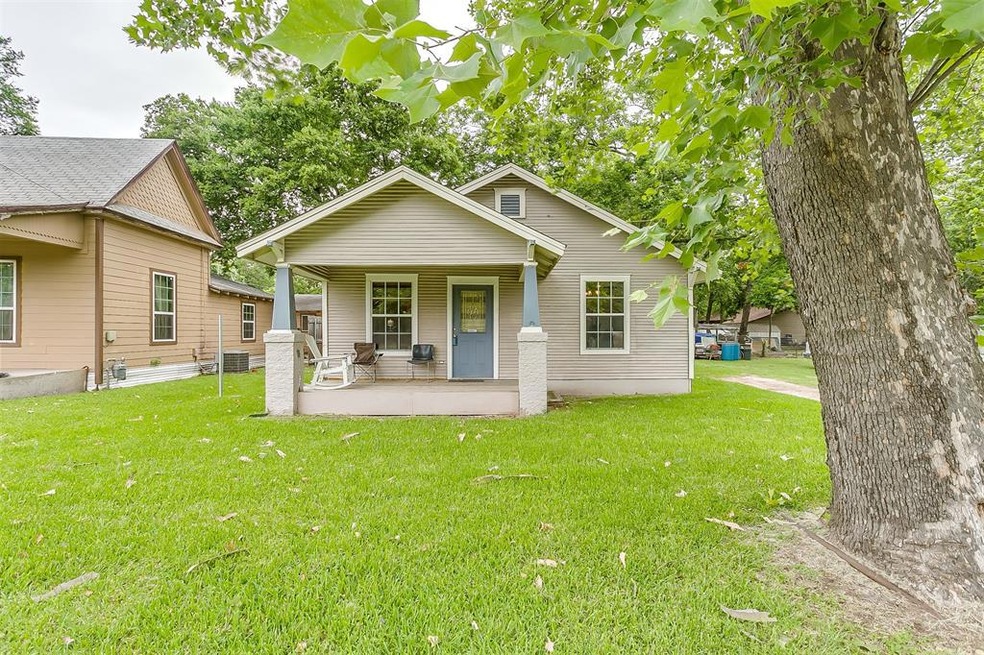 306 N Washington St, Cleburne, TX 76031 - photo 1