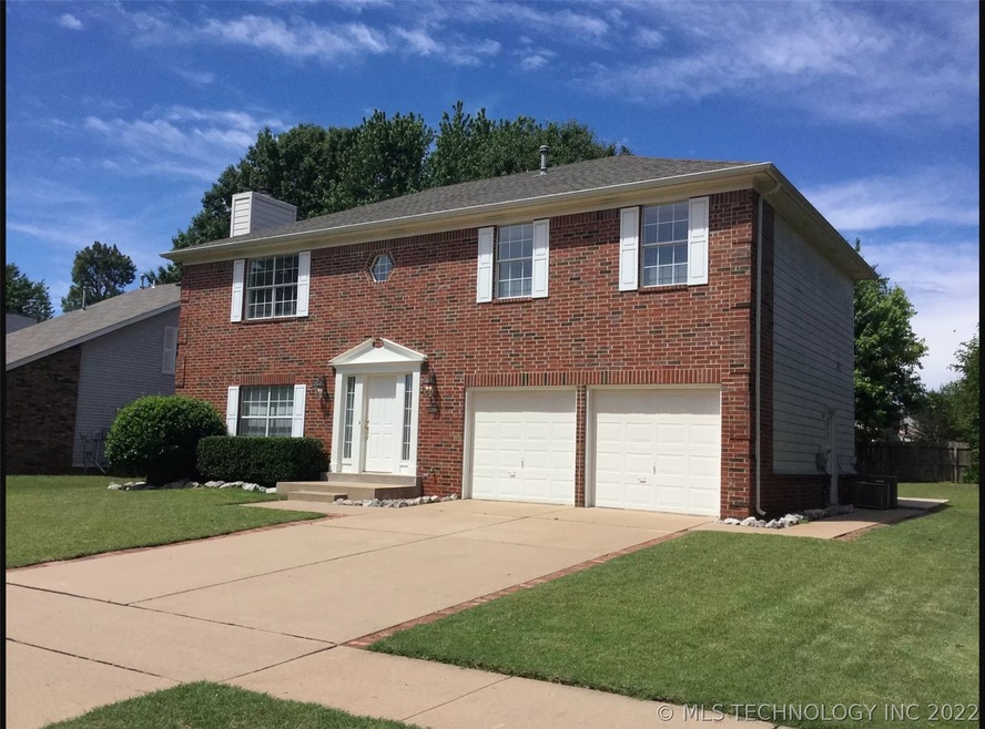 4932 S Oak Ave, Broken Arrow, OK 74011 - photo 1