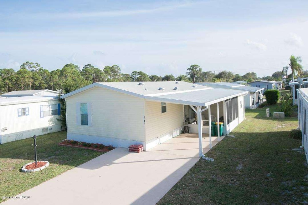 425 Royal Tern - Exterior