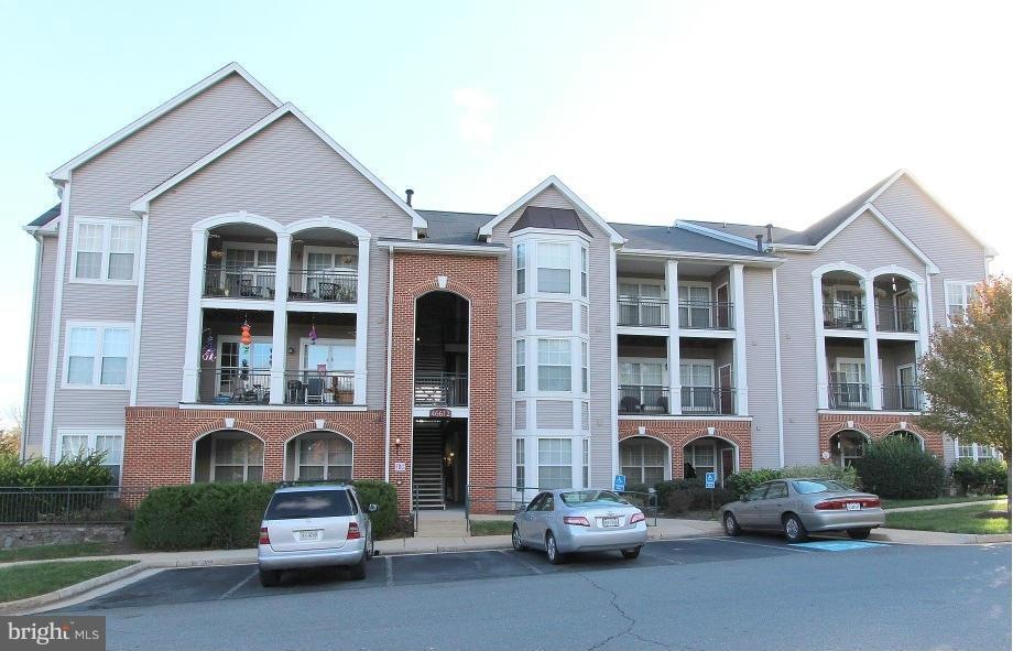 46612 Drysdale Terrace unit 101, Sterling, VA 20165 - photo 1