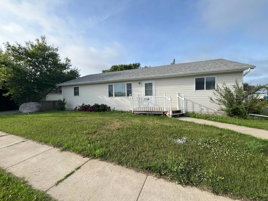 324 3rd St SE