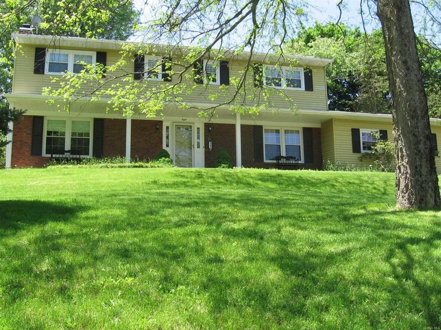 8 Hollow Ln, Poughkeepsie, NY 12603 - photo 1