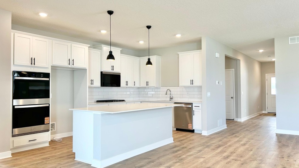 2483 Marsh View Ct, Shakopee, MN 55379 - photo 1