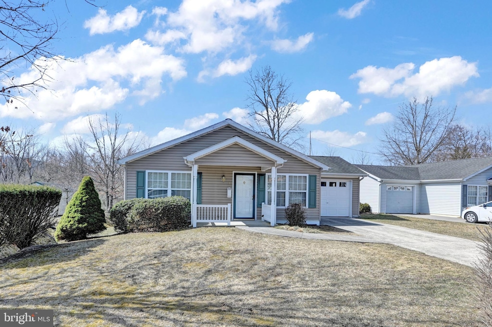 852 Trestle Ct, Pine Grove, PA 17963 - photo 1