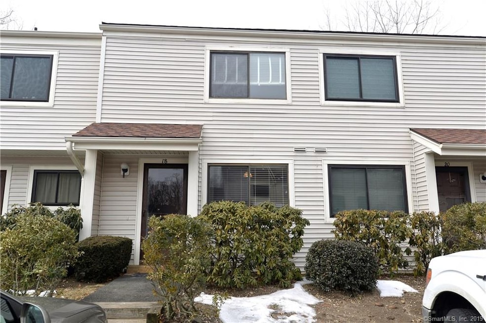 18 Deer Run unit 18, Bethel, CT 06801 - photo 1