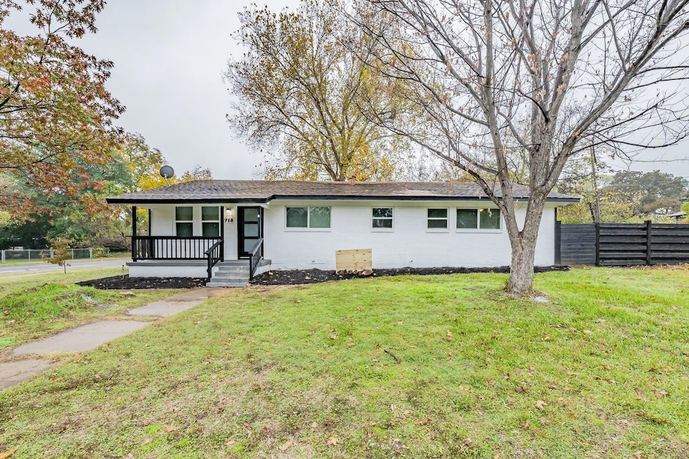 713 Hurstview Dr, Hurst, TX 76053 - photo 1