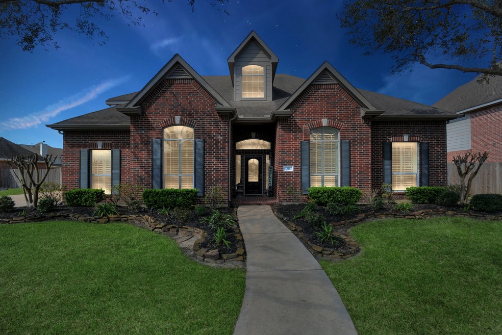316 Falcon Lake Dr, Friendswood, TX 77546 - photo 1