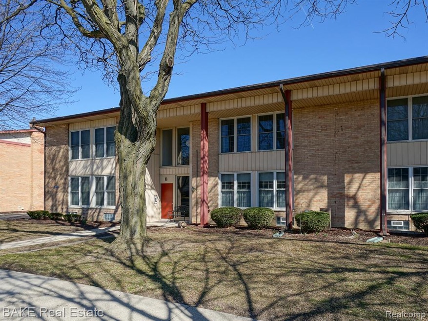Crestwood of Plymouth - Front Entrance
