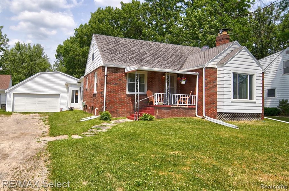 6064 Corunna Road 10.jpg