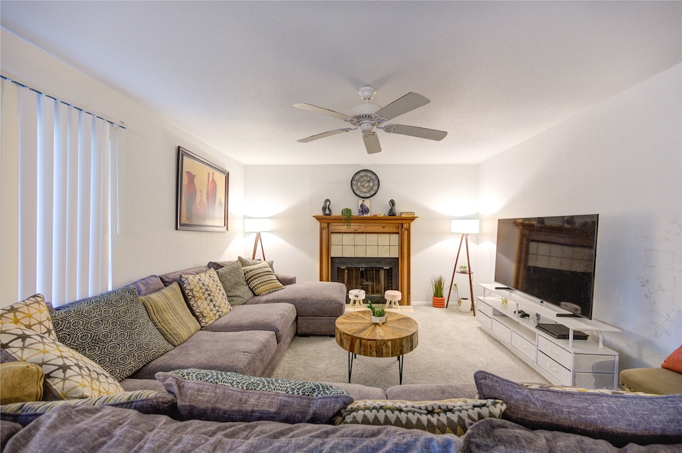 14911 Wunderlich Dr unit 413, Houston, TX 77069 - photo 1