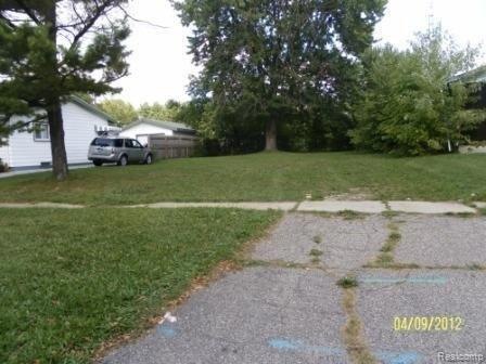 6702 Daryll Dr, Flint, MI 48505 - photo 1