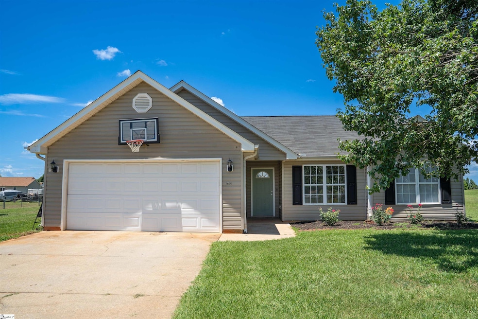 575 Mountainview Rd, Boiling Springs, SC 29316 - photo 1