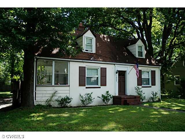 Exterior Front - Adorable bungalow close to the sh