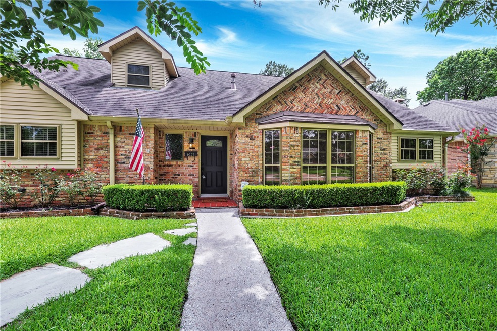 1039 Chamboard Ln, Houston, TX 77018 - photo 1