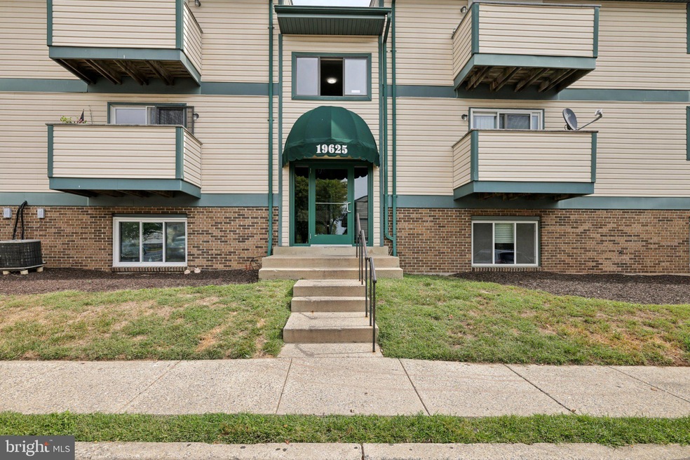 19625 Gunners Branch Rd unit 912, Germantown, MD 20876 - photo 1