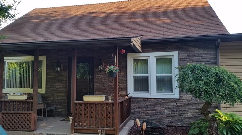 Welcoming Entry Level Cape Cod! New Stone Look Vin