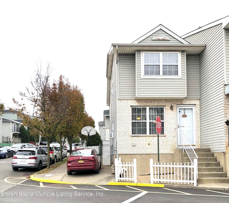 230 Skyline Dr, Staten Island, NY 10304 - photo 1