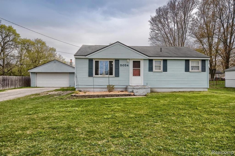 5024 Rose Ln, Flint, MI 48506 - photo 1