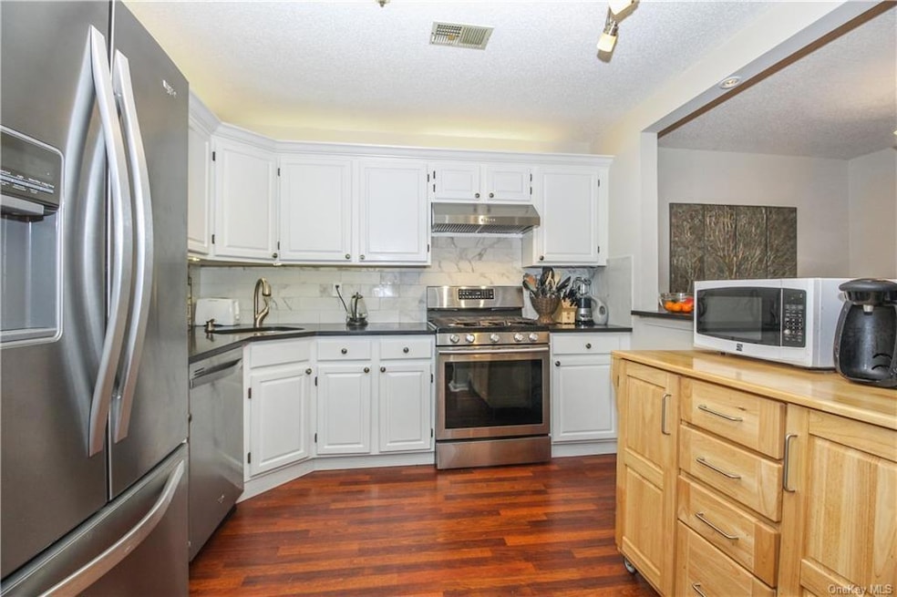 7 Huntington Cir unit 20-2C, Peekskill, NY 10566 - photo 1