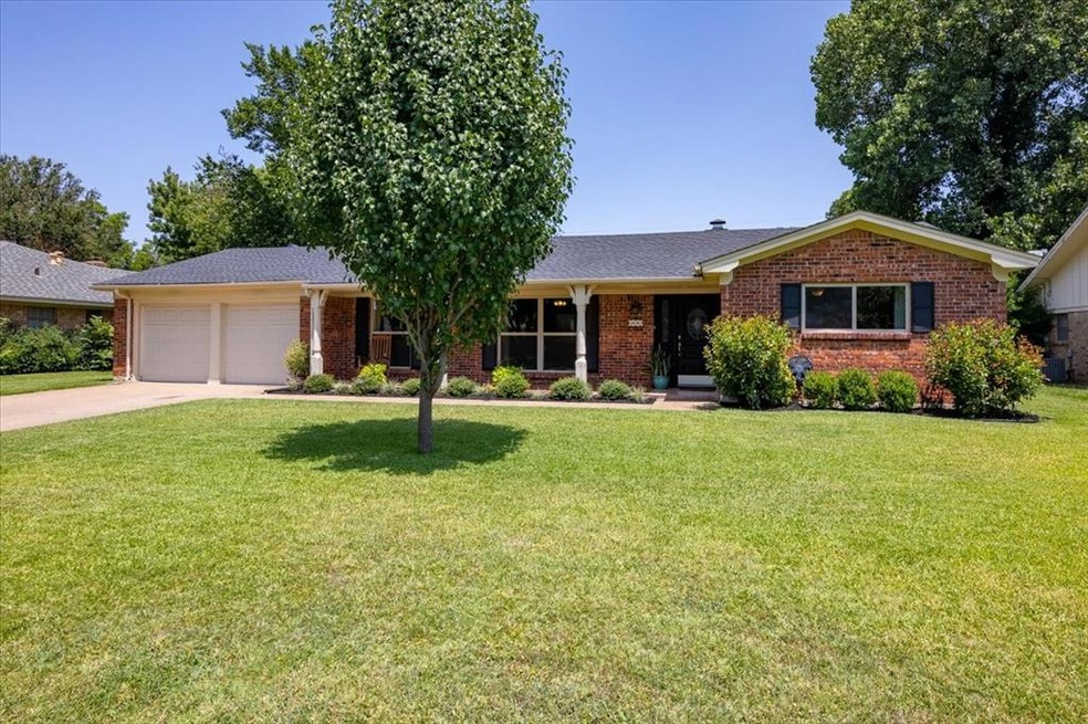 444 Brookview Dr, Hurst, TX 76054 - photo 1