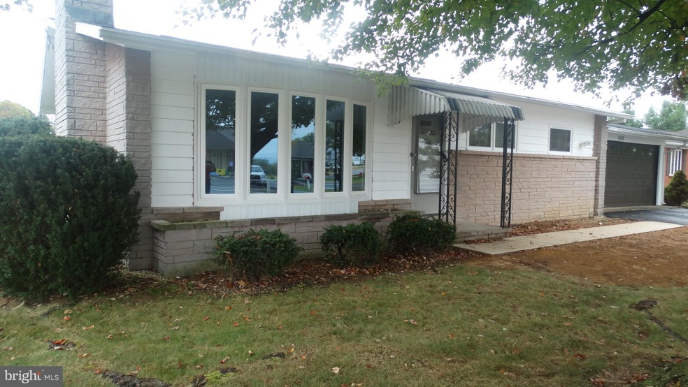 806 S Washington St, Greencastle, PA 17225 - photo 1