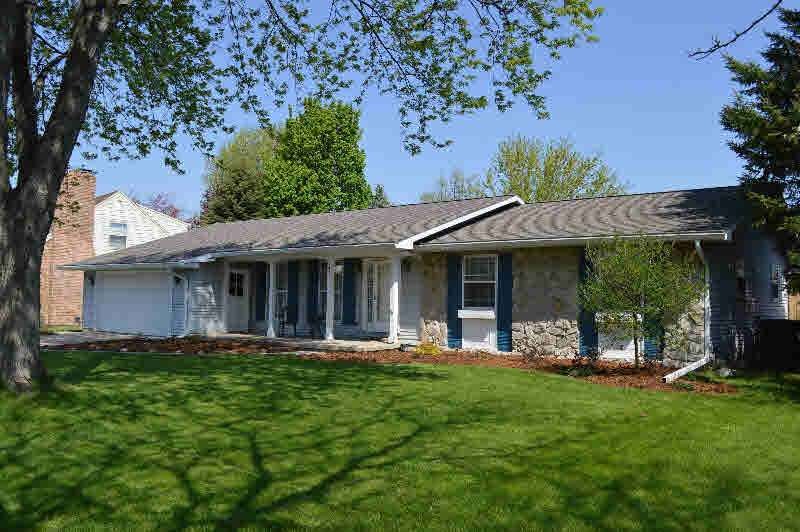 Where the neighbors are friends, the street is quiet, and you can make a home !