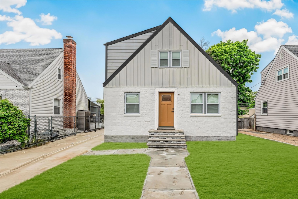 Pending $899,000 • Co-Listing Agent