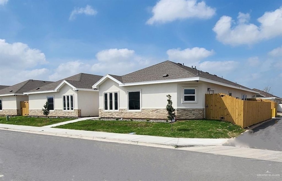 913 N Clarence Ave unit 3, Edinburg, TX 78541 - photo 1