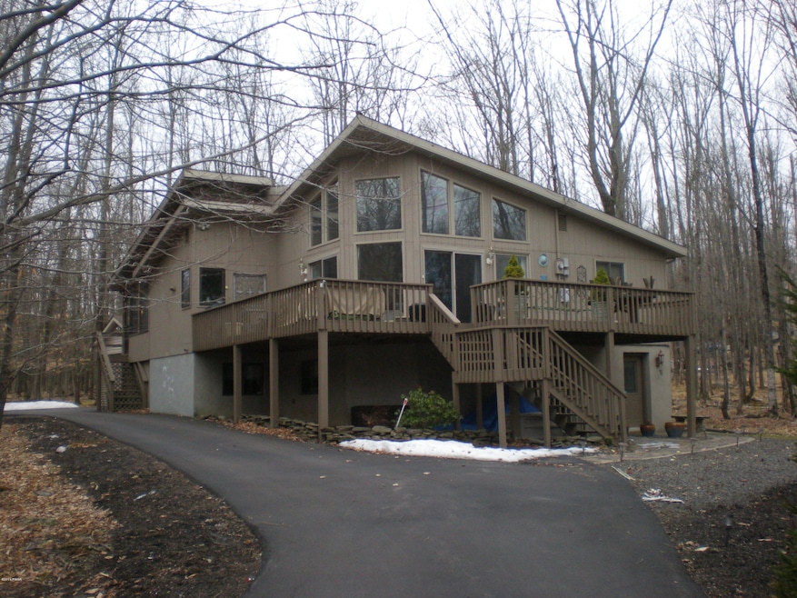 369 Renwood Ct, Hamlin, PA 18427 - photo 1