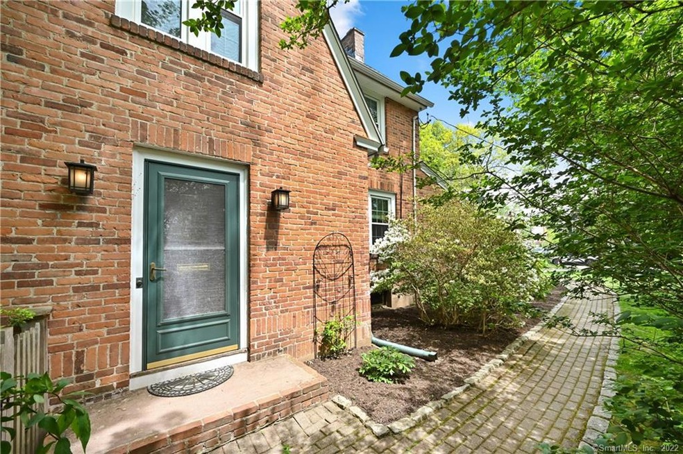 119 Foxcroft Rd, West Hartford, CT 06119 - photo 1