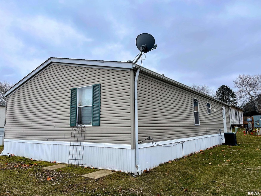 69 Pinewood Estate, Chillicothe, IL 61523 - photo 1