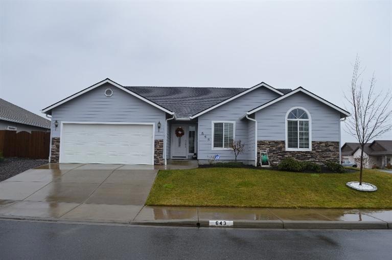 643 Sheffield Dr, Eagle Point, OR 97524 - photo 1