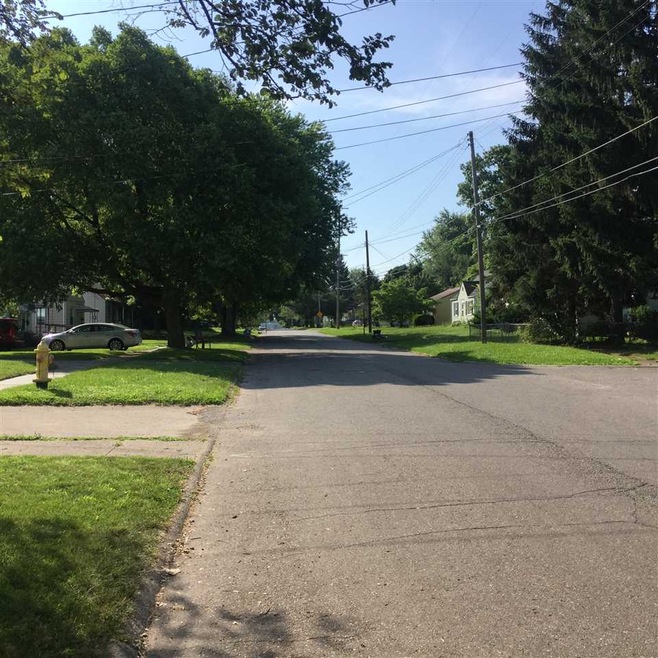 4225 Pengelly Rd, Flint, MI 48507 - photo 1