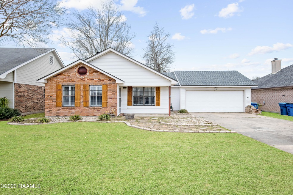909 Rosedown Ln-1