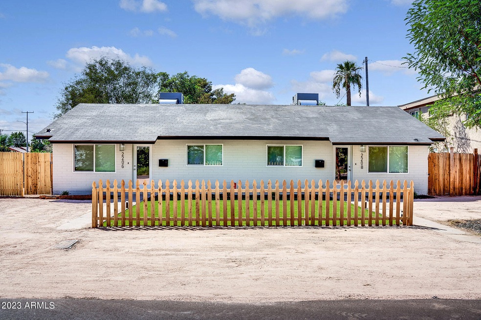 2206 N 26th St, Phoenix, AZ 85008 - photo 1