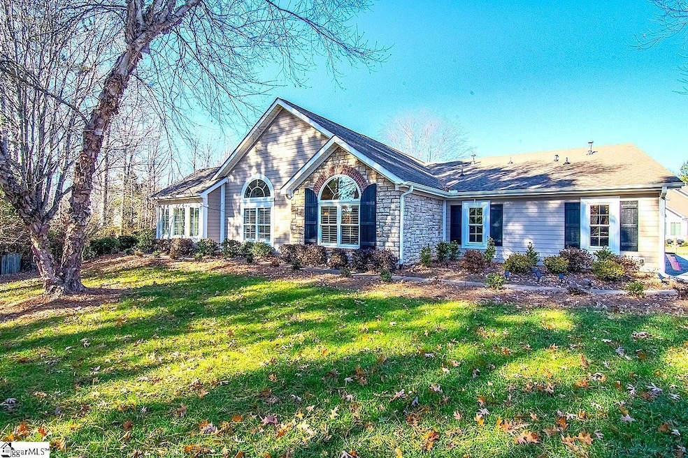 158 Grinders Cir unit 158, Greer, SC 29650 - photo 1