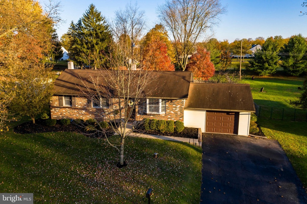 35 Roberta Ln, Royersford, PA 19468 - photo 1