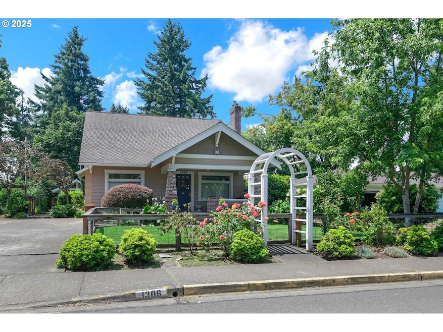 1306 Bogart Ln, Eugene, OR 97401 - photo 1