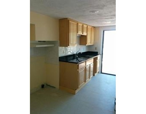 38 Apthorp St unit 3, Quincy, MA 02170 - photo 1