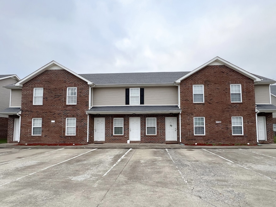 781 Cherrybark Ln unit D, Clarksville, TN 37040 - photo 1
